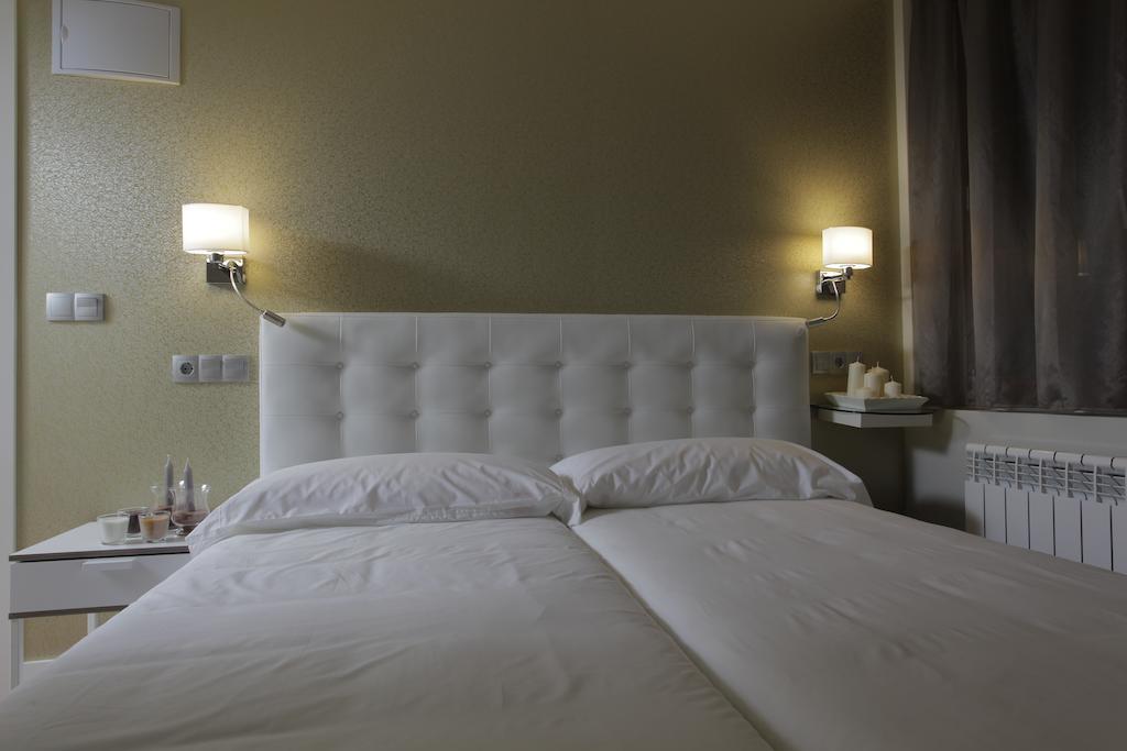 Hotel Rosal Oviedo Pokoj fotografie